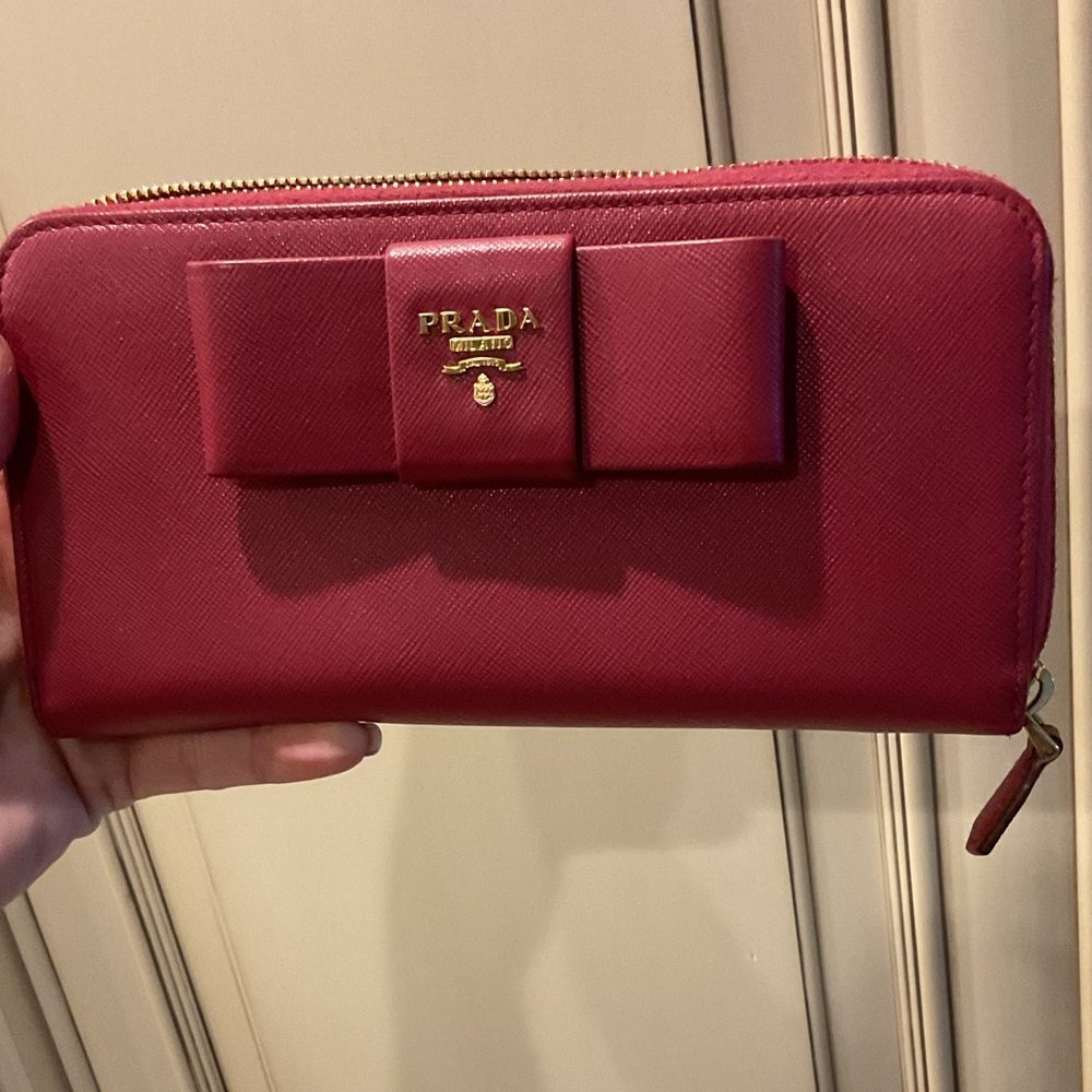PRADA SAFFIANO FOCCO BOW ZIP AROUND WALLET